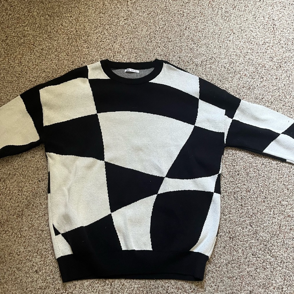 Black and white abstract patterned sweater